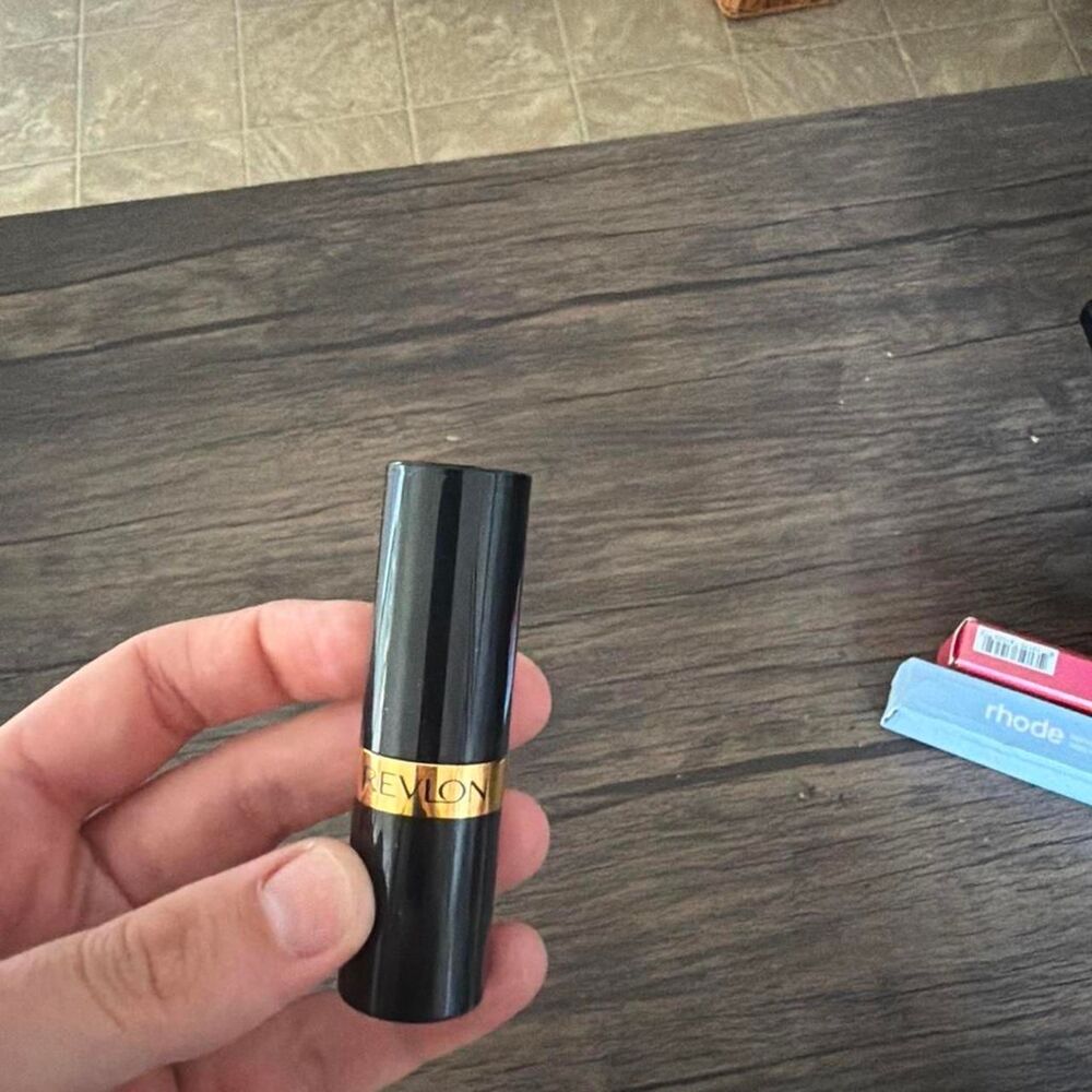 Revlon Lipstick "Pink Velvet" - Picture 2 of 4